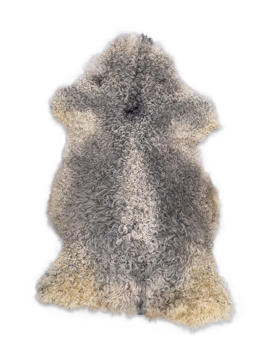 Aito kiharavillainen gotlanninlampaantalja BääBää-verkkokaupasta – harvinainen ja kaunis sisustusidea skandinaaviseen kotiin. Yksilölliset sisustustuotteet ja taljat meiltä.