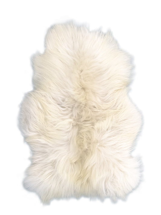 Pitkävillainen aito islanninlampaantalja, luonnonvalkoinen ja suora villa. BääBää-lampaantalja – lämmin ja luonnollinen sisustusidea sohvalle, tuolille tai lattialle. Uniikit taljat, lahjaideat ja sisustustuotteet BääBää-verkkokaupasta.