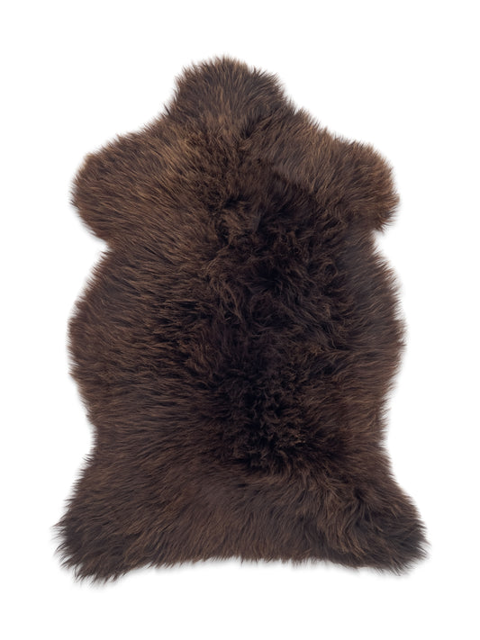 Aito ruskea lampaantalja – luonnollinen ja lämmin sisustuselementti BääBää-verkkokaupasta.