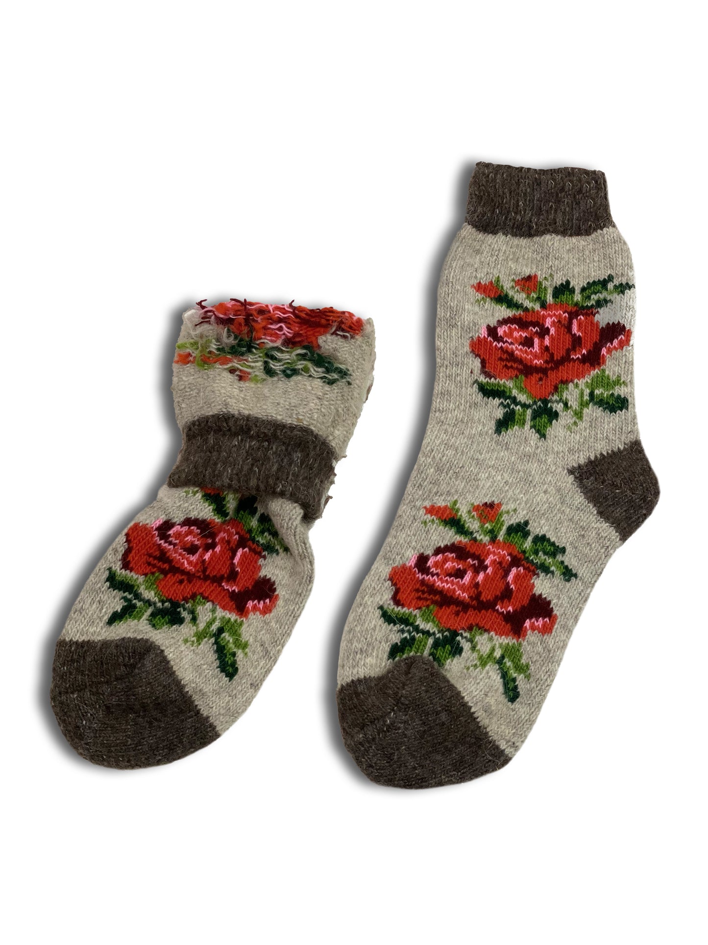 Beautiful rose wool socks are made of sheep's wool. Delight your friend with BääBää rose wool socks. The perfect gift idea!