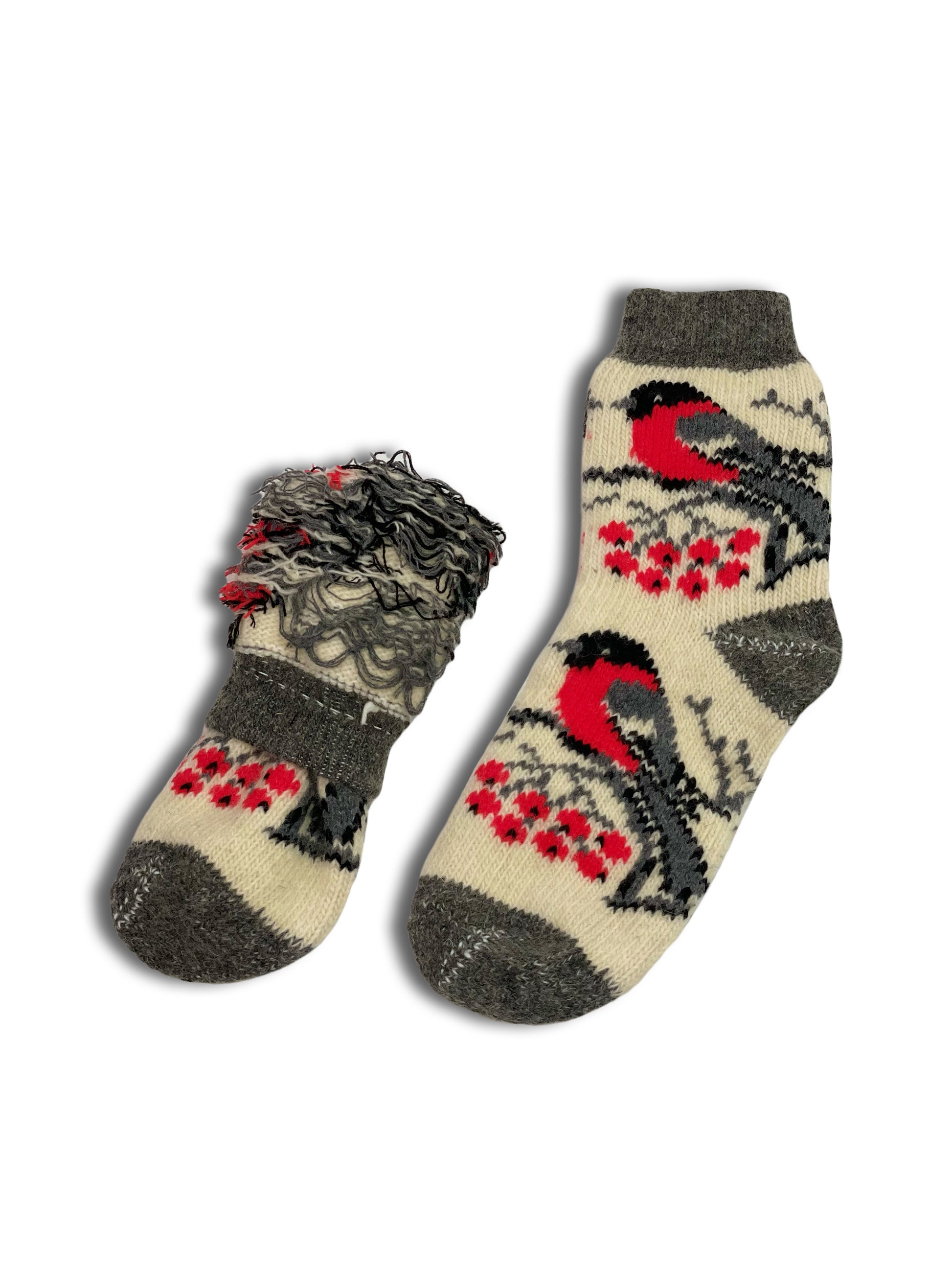 Very soft and warm BääBää wool socks with red tulips and rowan berries. Harmonious red and white wool socks.