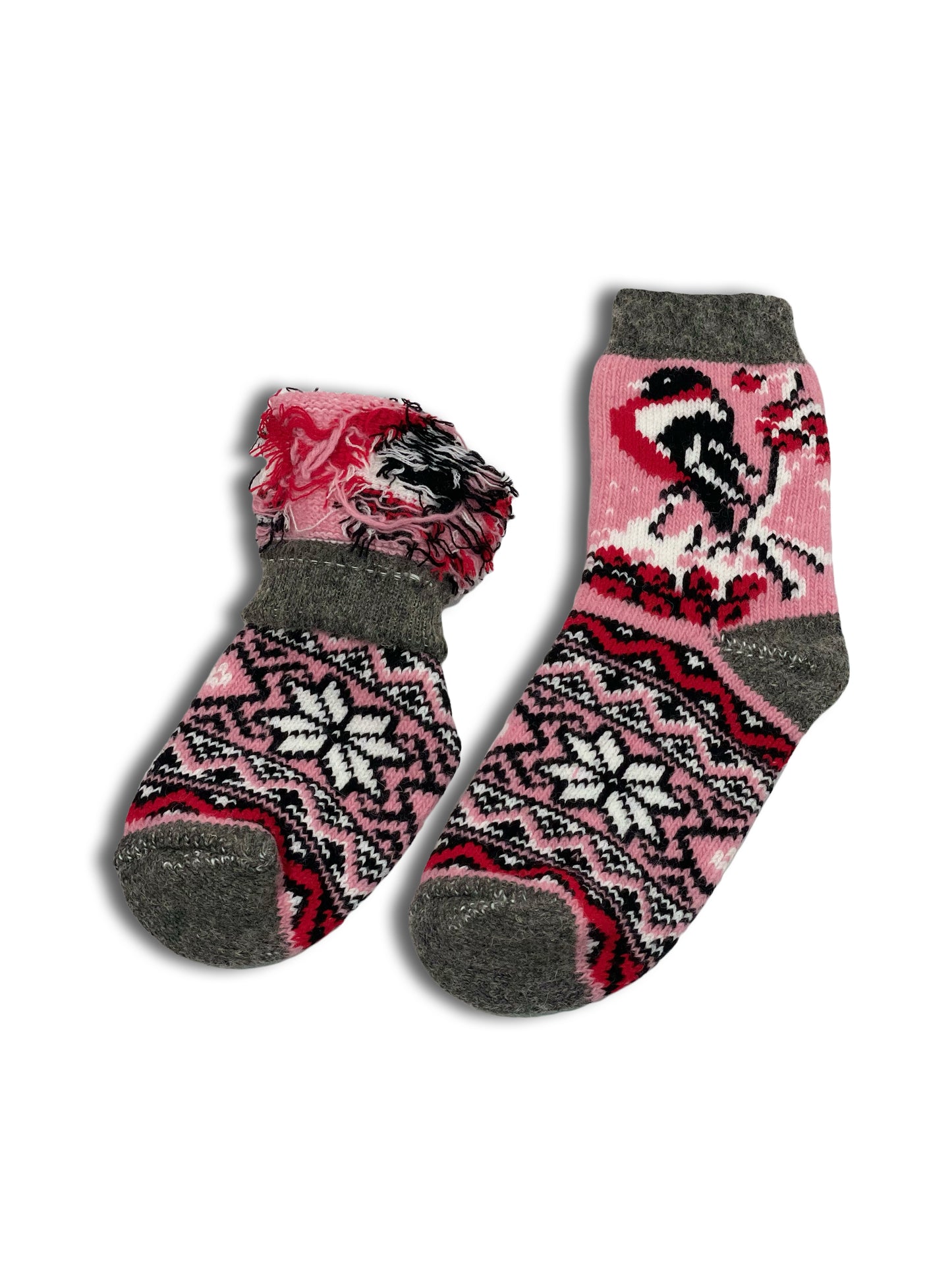 The red contrasts, beautiful patterns and bullfinch of these BääBää Wool Socks will warm your feet and mind all year round. Made from soft sheep wool.